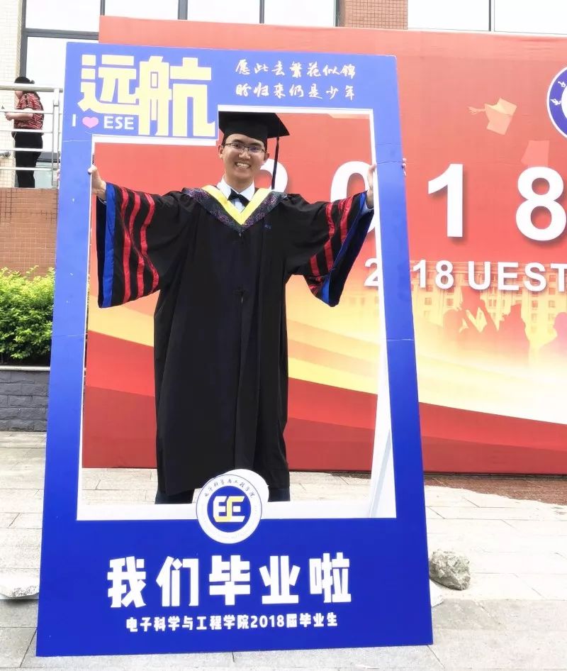 学霸领了10万元奖学金,学霸足球队