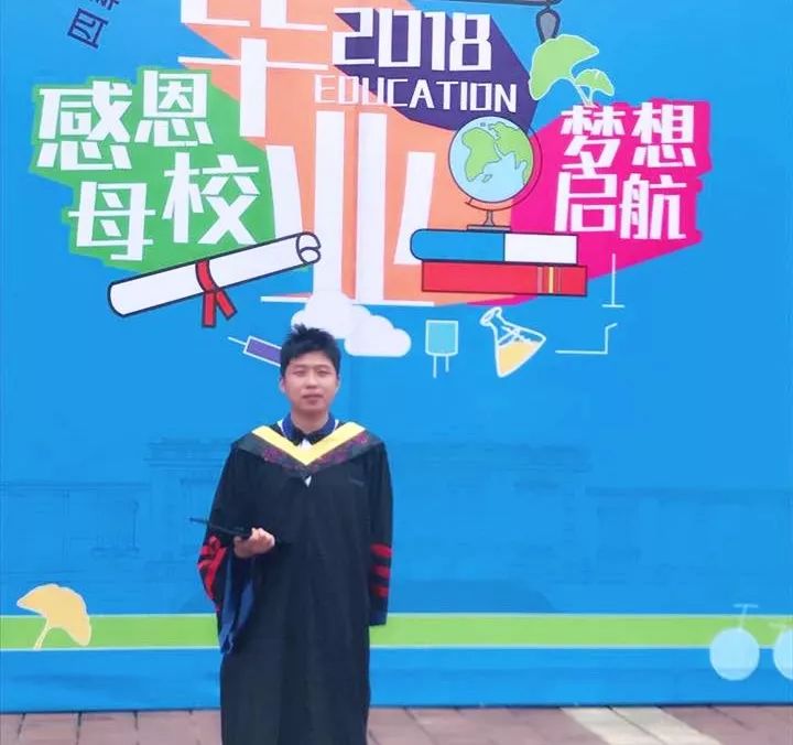 学霸领了10万元奖学金,学霸足球队