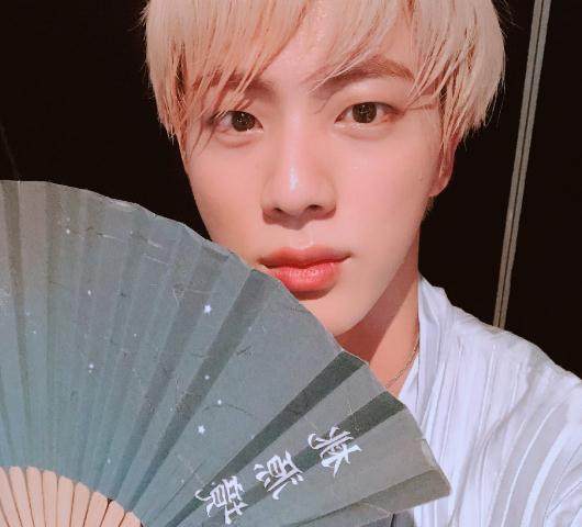 防弹自拍答谢粉丝，闵玧其变“猫猫脸”，朴智旻澄清“秃顶”谣言