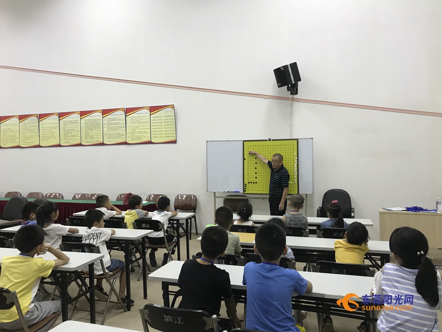 小孩学习父母要陪着一起学习吗,东莞儿童暑假培训