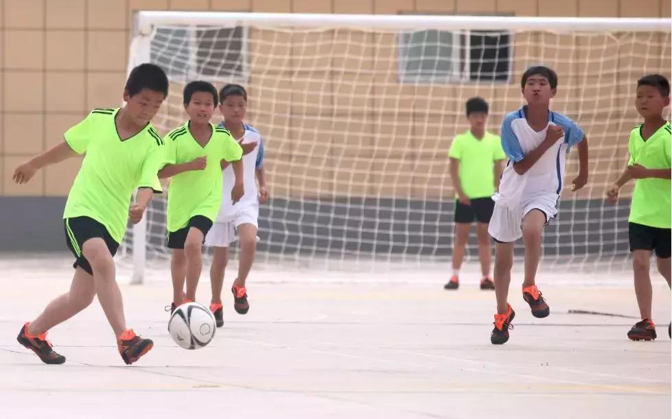 和梅西一起踢球是什么感觉,和梅西踢的一个老将