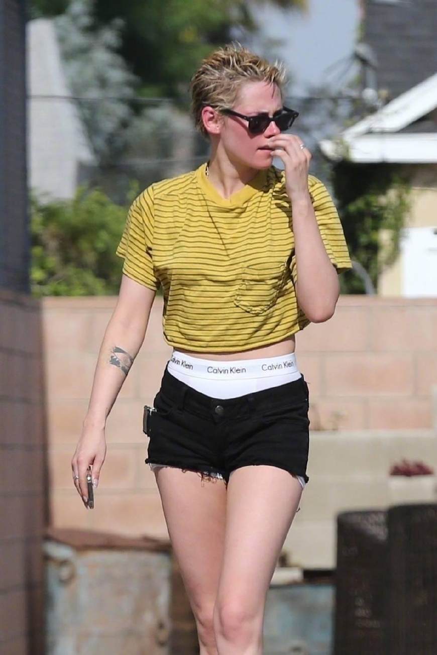 有了女朋友的“暮光女”K帅竟然将CK*裤内**这么穿，网友：这是时尚