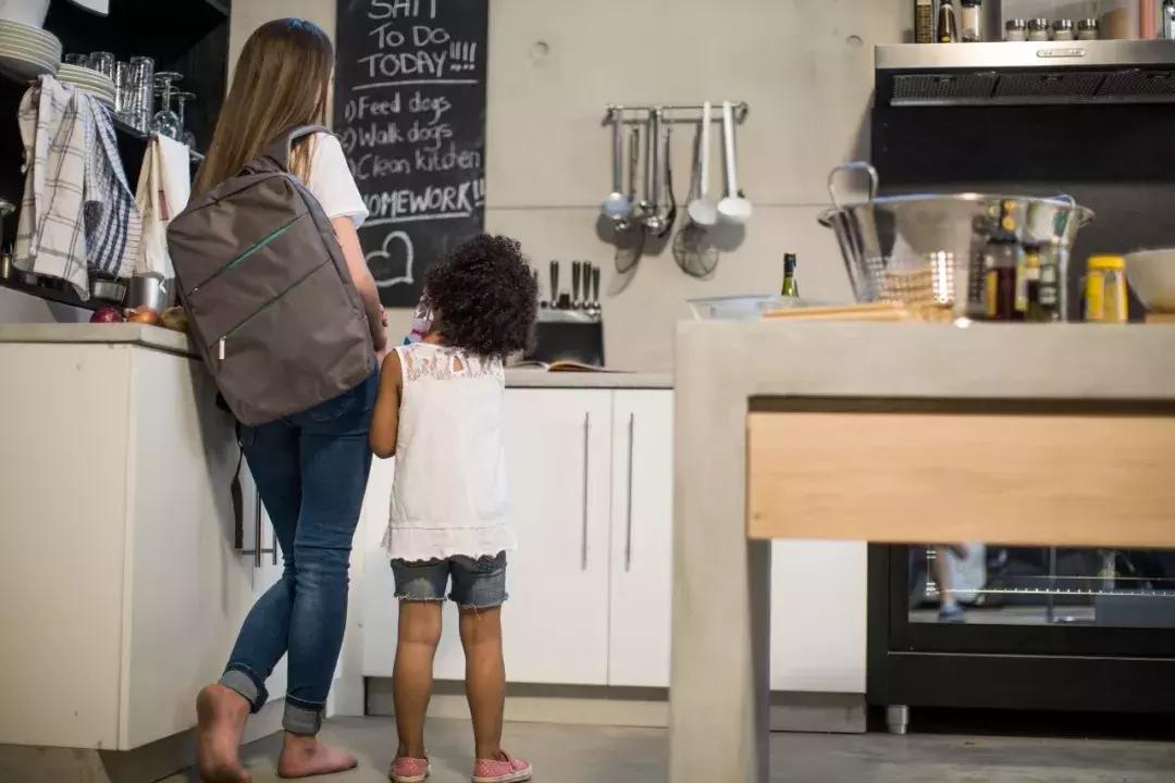 女人怎样锻炼能让背变薄,背痛可以做什么操