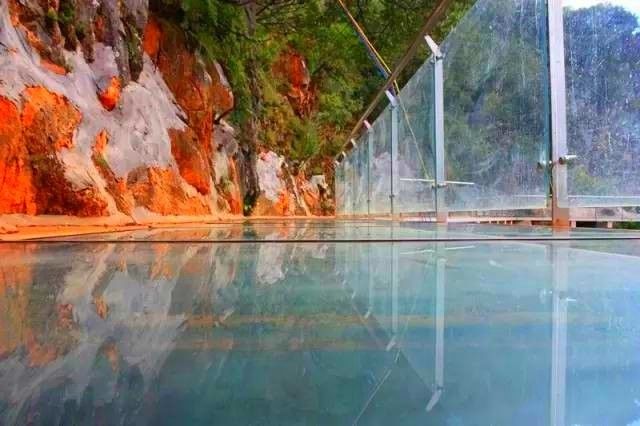 云南9d玻璃栈道,云南雪山峡谷玻璃栈道