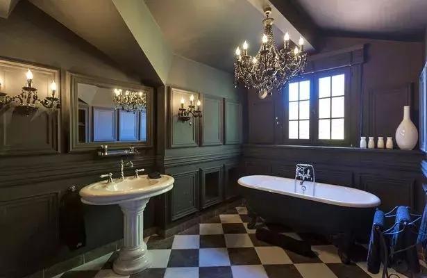 梅西c罗姆巴佩内马尔身价图,c罗内马尔梅西姆巴佩的豪宅