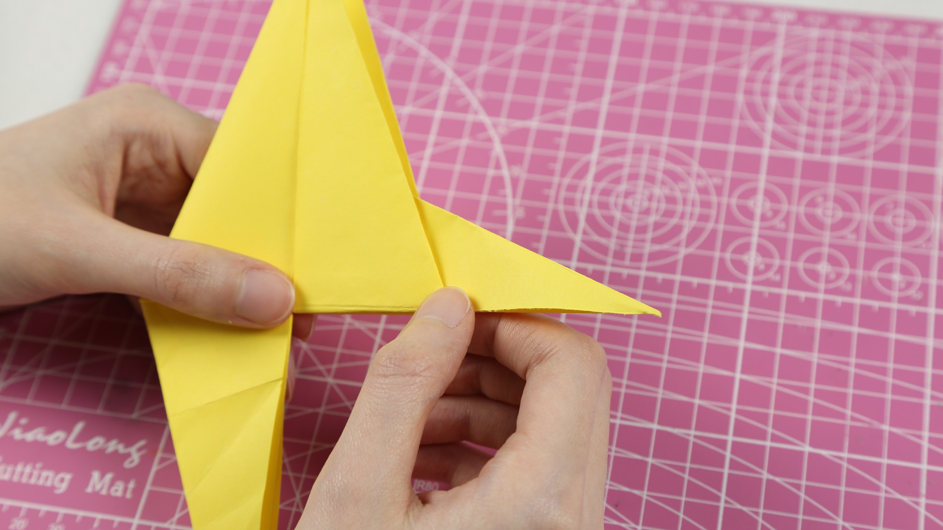 想要恐龙玩具，不用再去商场买了，姑娘教你巧用一张纸折出来