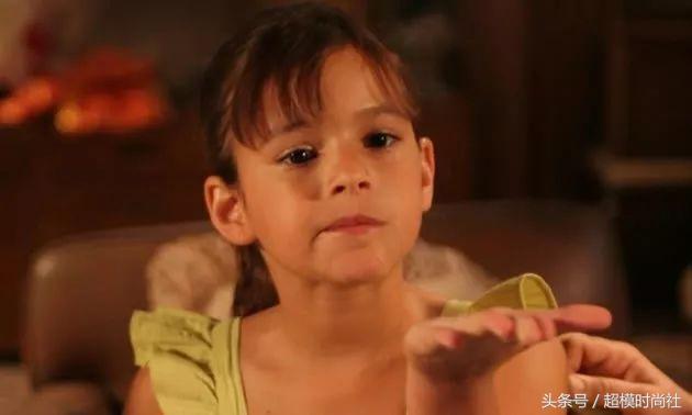 内马尔女友从贫民窟出身到巴西版“关晓彤”，她靠的可不是身材！