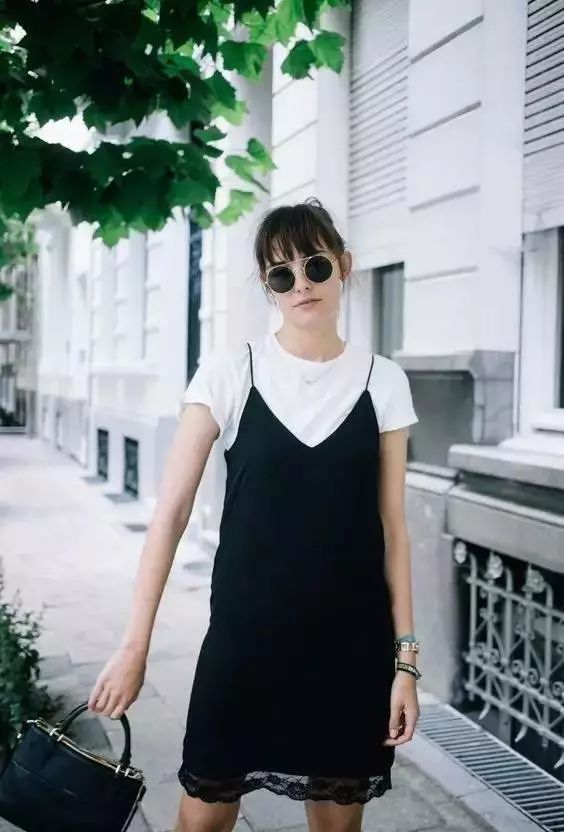 体恤的3种穿法,t恤搭配阔腿裤穿法