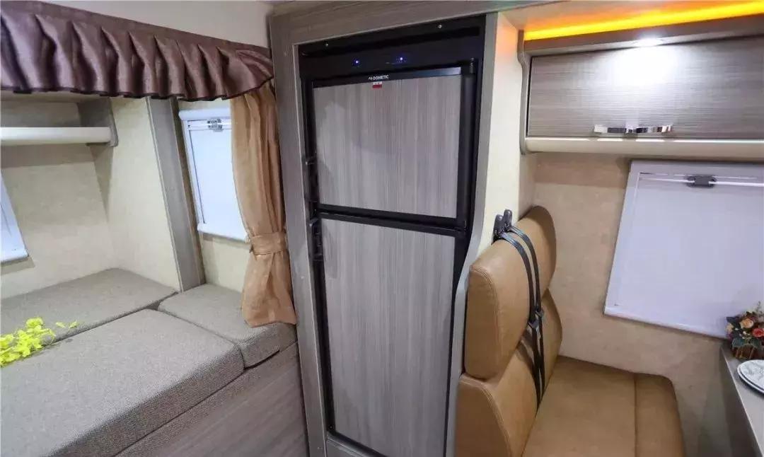 房车用家用冰箱还是用专用冰箱,房车专用冰箱跟家用冰箱