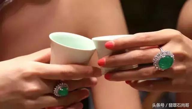 翡翠戒指的正确保养方法,翡翠吊坠保养最好方法