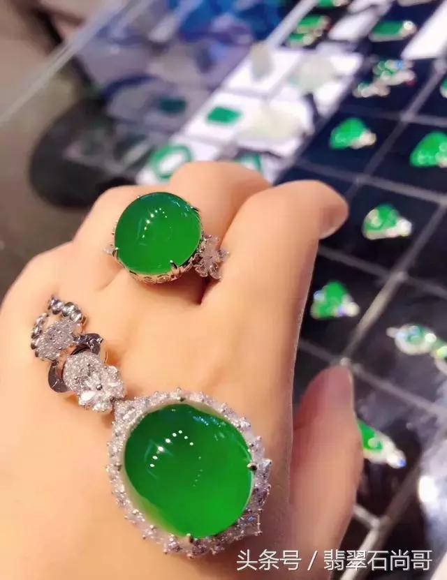 刚买的新翡翠手镯应该怎样保养,怎样保养翡翠手镯才能更通透