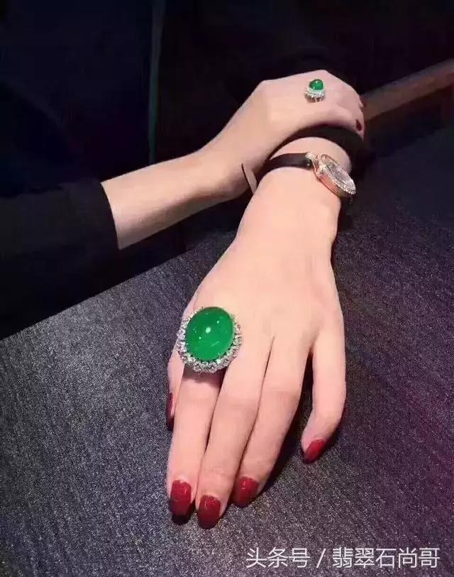 刚买的新翡翠手镯应该怎样保养,怎样保养翡翠手镯才能更通透