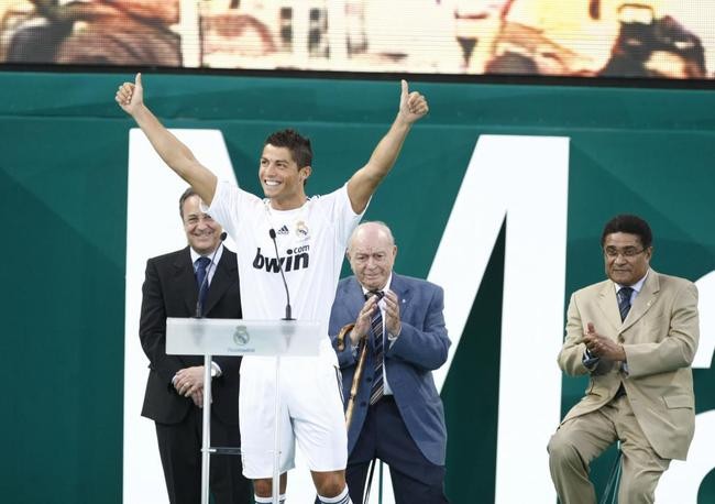 c罗向世人展示的十次王者风范,道阻且艰前一句