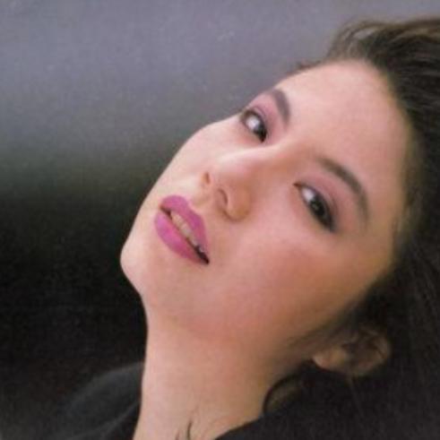 红姑娘钟楚红近照,钟楚红是不是黄家驹的前女友