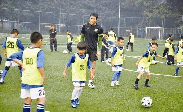 为什么中国足球踢不出来,为什么中国足球踢不进世界杯