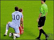 为啥运动员爱摸鞋底,运动员为什么喜欢比赛搓下巴