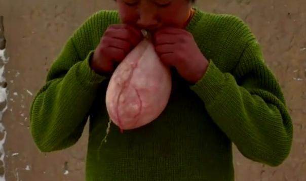 世界杯我不感兴趣，因为在农村，我们小时候只踢“猪尿泡”！