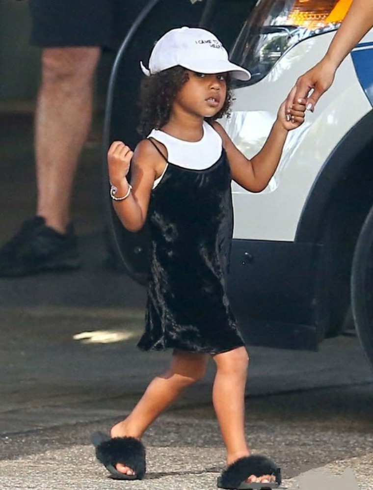 出生就穿爱马仕，上杂志封面的星二代萌娃，真是赢在了起跑线上！