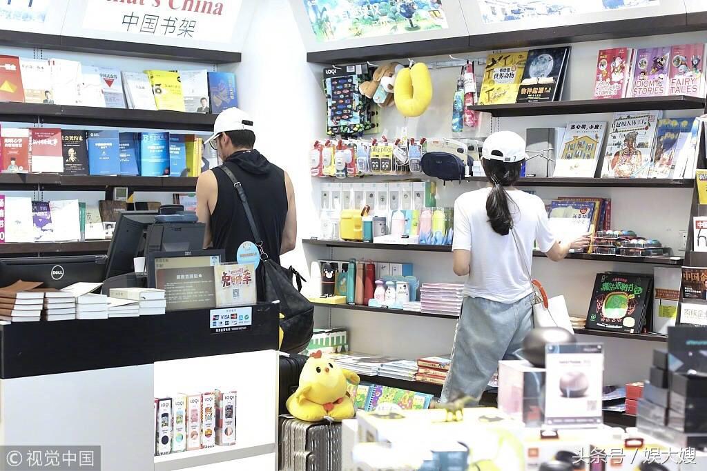 杨烁王黎雯牵手视频,杨烁近照曝光