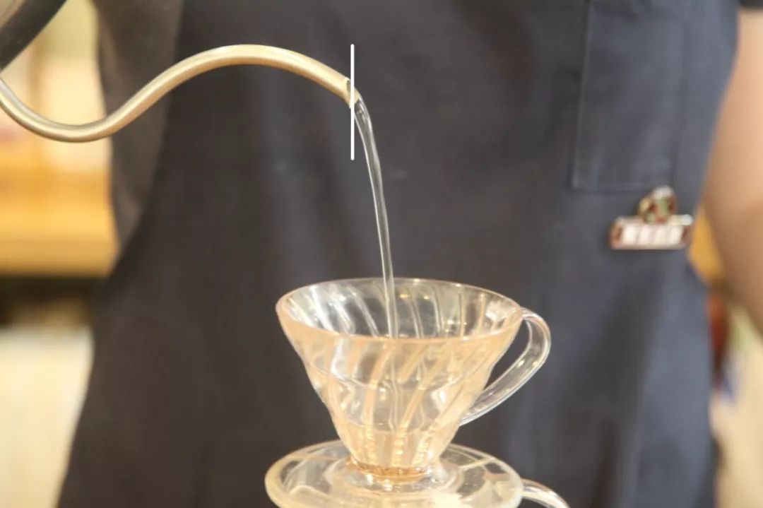 手冲咖啡的温度大概多少到多少,冲咖啡的正确方法和技巧