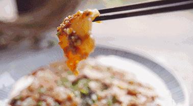 中国四川旅游看世界级的美景和可爱大熊猫,品尝当地火辣的美食!