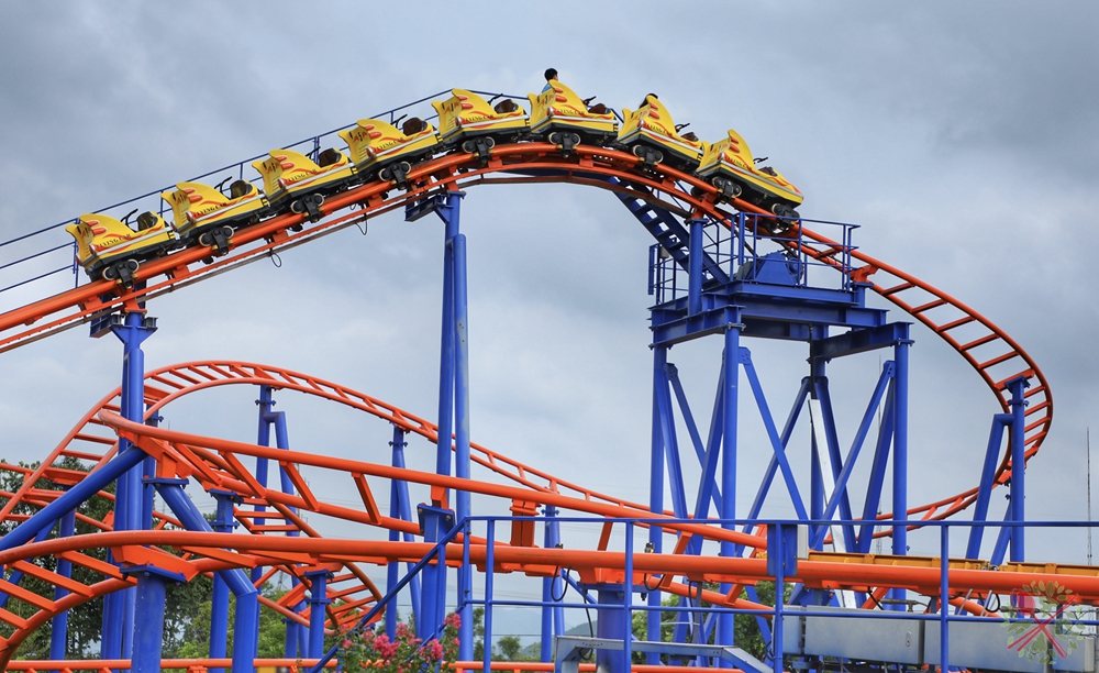 暑假带孩子逛公园,带孩子玩跳楼