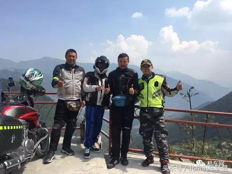 摩友旅途美景,摩友们感受骑行的独特魅力