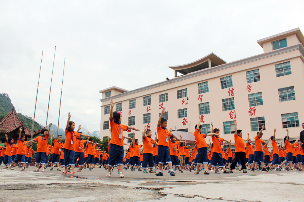 高州实验学校和黄冈实验哪家好,高州黄冈实验学校的游泳馆