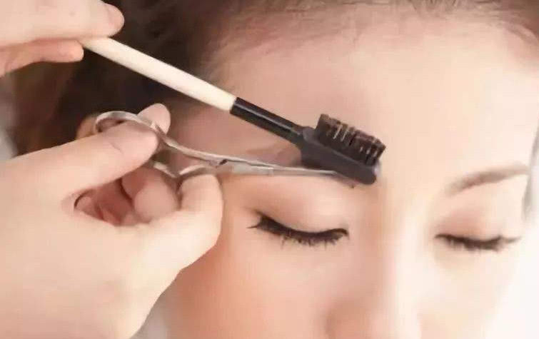 眉毛太浓太黑怎么办遮住,眉毛太黑怎么化妆变淡