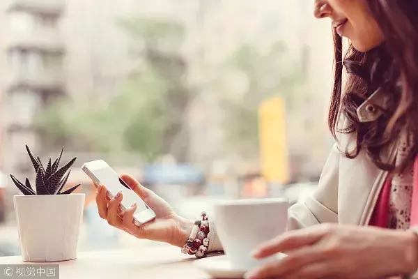 奥巴马与微商握手视频,喜提和谐号指什么