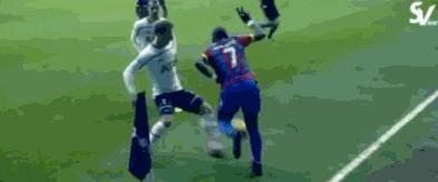 内马尔经典进球挑球过人展现天赋,内马尔的绝招