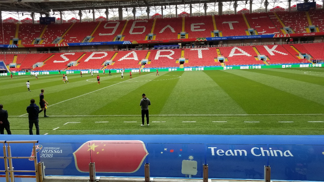 怀揣梦想足球,中国足球年轻的梦