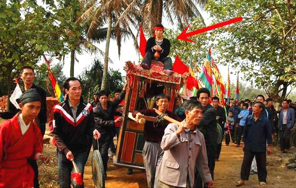 广东湛江的奇人奇事,广东湛江神奇的穿令箭民俗表演