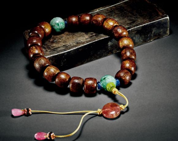 沉香手串的五大优势你了解吗,沉香手串入手注意事项