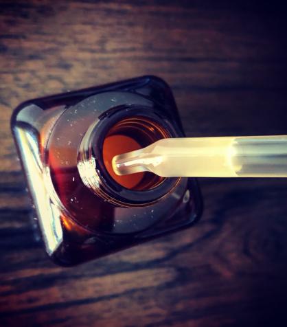 雅诗兰黛小棕瓶过敏怎么回事,雅诗兰黛第七代小棕瓶100ml多少钱