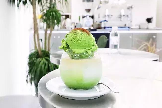 只活5分钟的短命冰激凌，花椒味PK咸蛋黄味，谁更好吃？