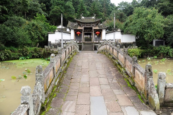 腾冲凤凰宝集泡温泉,腾冲民宿泡温泉推荐