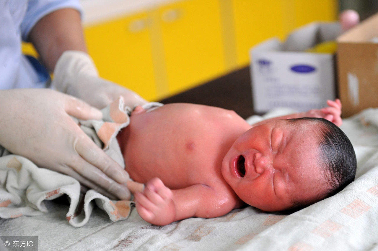 孩子出生就没有爸爸该怎么引导,孩子刚出生大人没有奶怎么办