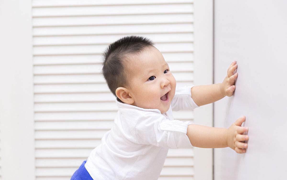 宝宝摔到后脑勺怎么处理,宝宝摔到后脑勺怎样判断有没有事