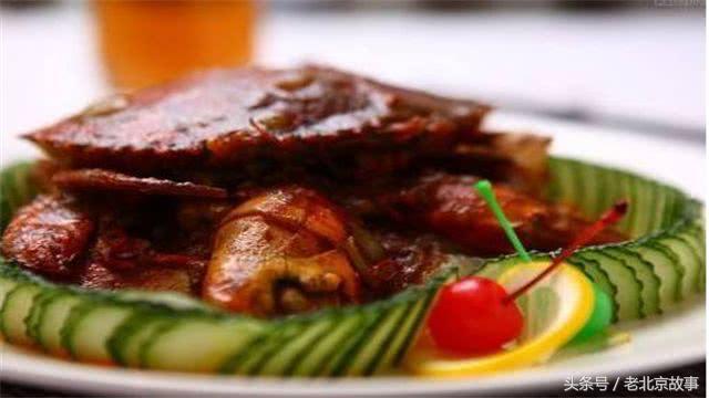 酒店服务员偷吃剩下菜,酒店吃剩的菜服务员可以打包吗