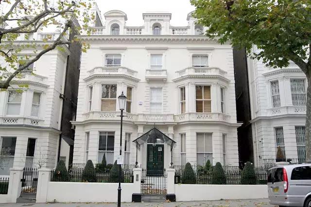 梅西和c罗的房子长啥样,c罗梅西内马尔以前的家