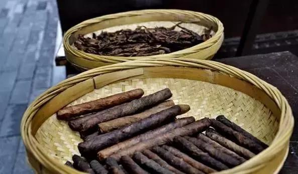 利川特有的烟 (利川老辈子抽叶子烟图片)