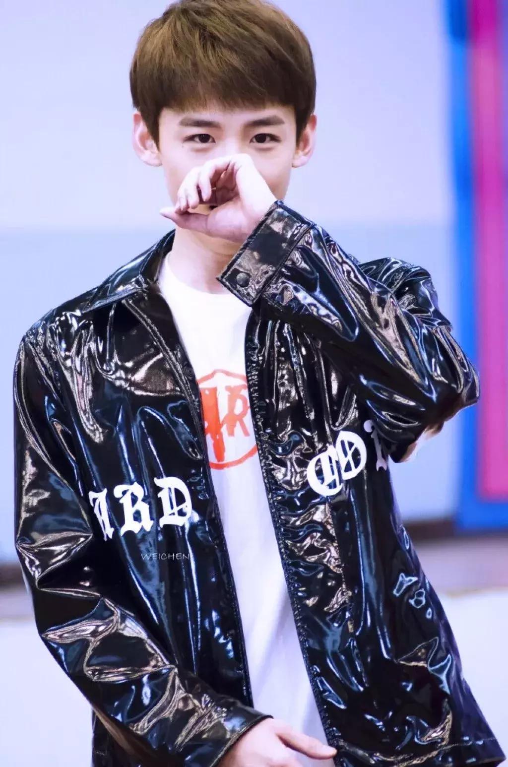 面对镜头不自然怎么克服,拍照怎么让自己更有镜头感