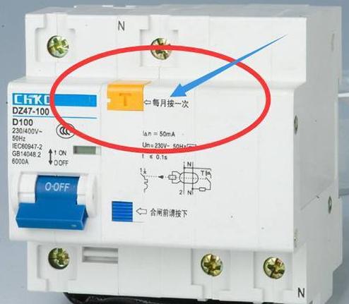 三孔插座零火接反可以用吗,三孔插座为什么有220v