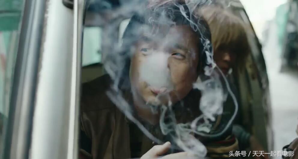 这位国产英雄和钢铁侠就差一套战甲,倒贴钱救人结果坐了3年牢