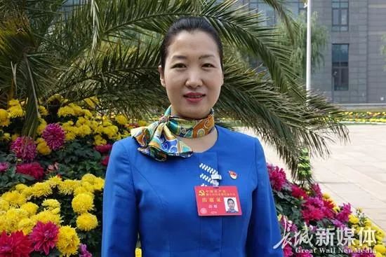 坚守岗位的空姐,平凡英雄南航空姐