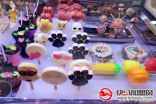 开一个小型冷饮店需要投资多少钱,创业开个冷饮加盟店需要投资多少