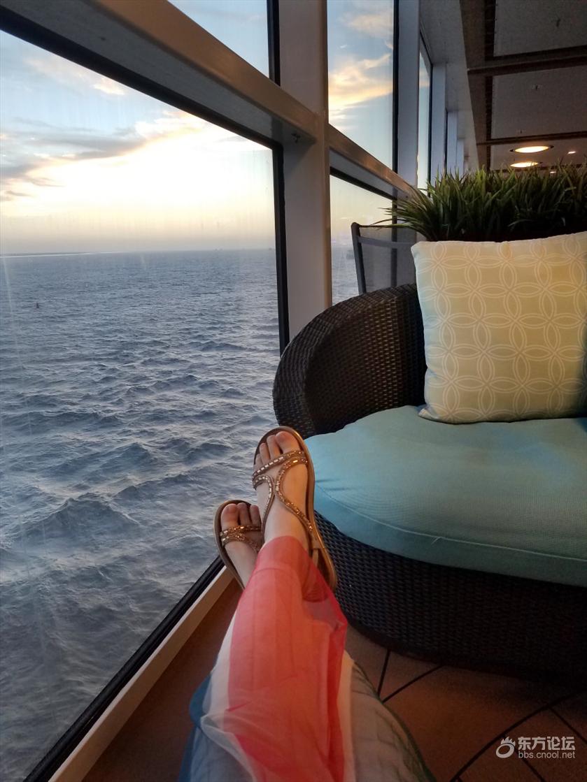 坐奢华游轮什么感受？房间就像漂在海上量子号游记！
