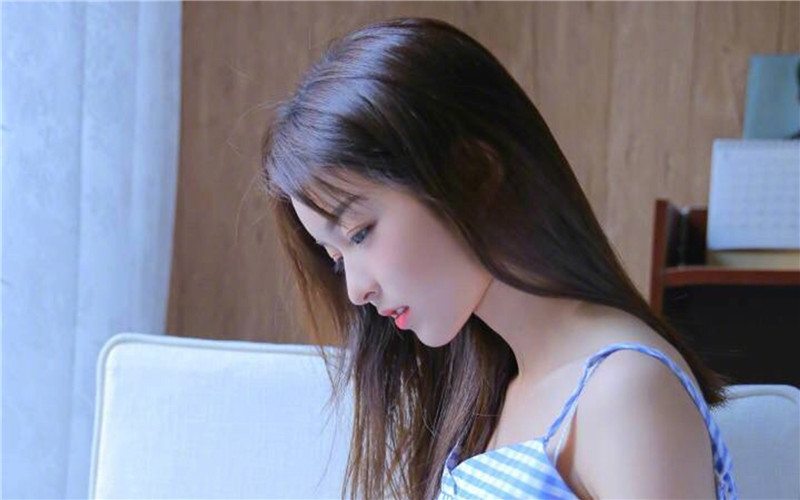 他的号码，哪怕她与他已经分手三年，可那串数字始终印在她的心里