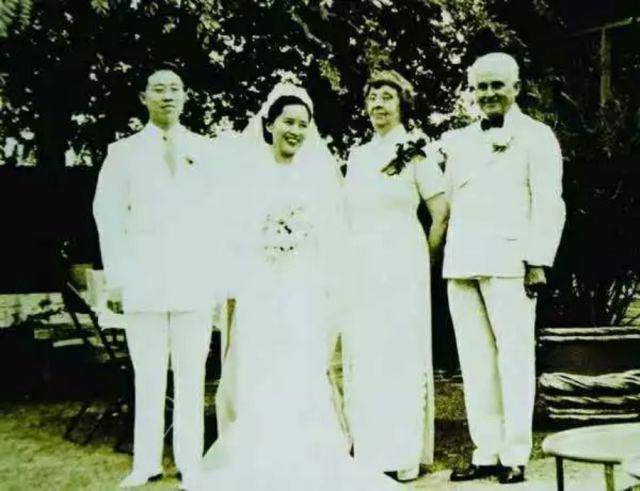 吴健雄居里夫人谁的成就大,居里夫人和吴健雄有什么关系